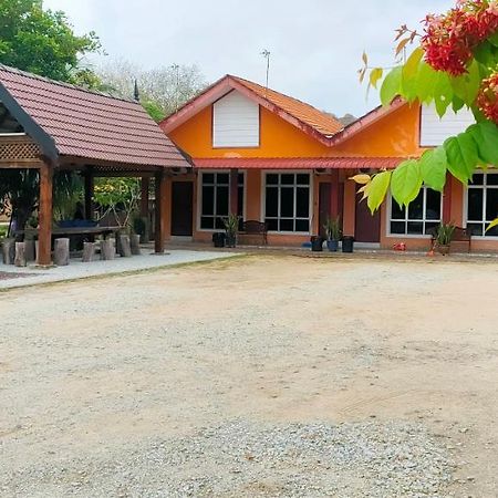 Sofea Homestay Batu Rakit Exterior foto