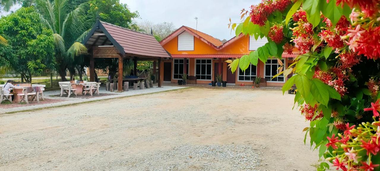 Sofea Homestay Batu Rakit Exterior foto