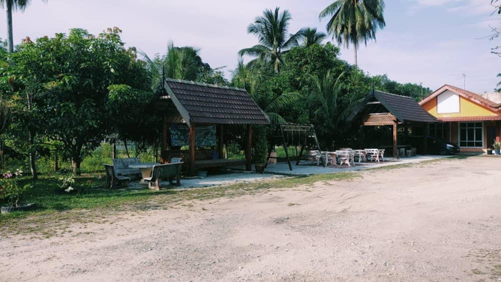 Sofea Homestay Batu Rakit Exterior foto